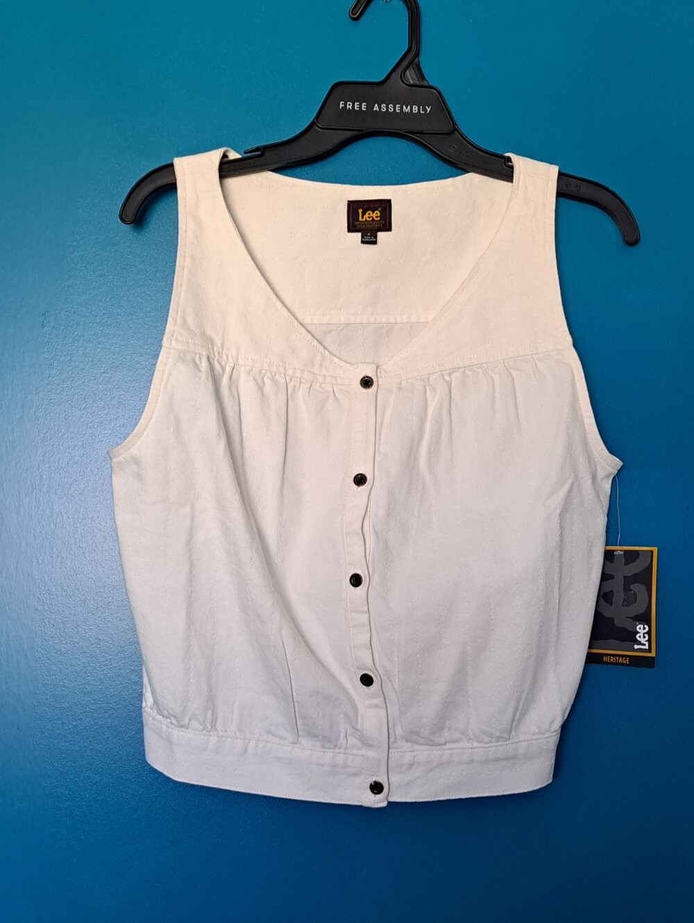 Lee White Sleeveless Button-Front Tank Top - Picture 2 of 4